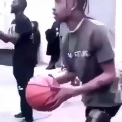 noo travis que hiciste