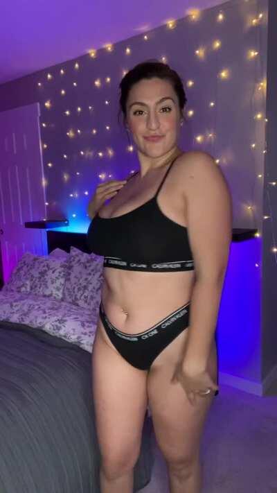 DO YOU LIKE IT ? ( her Free album In Comments )