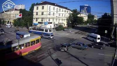 A video of an accident with a tram, Renault and Volga in Volgograd was published