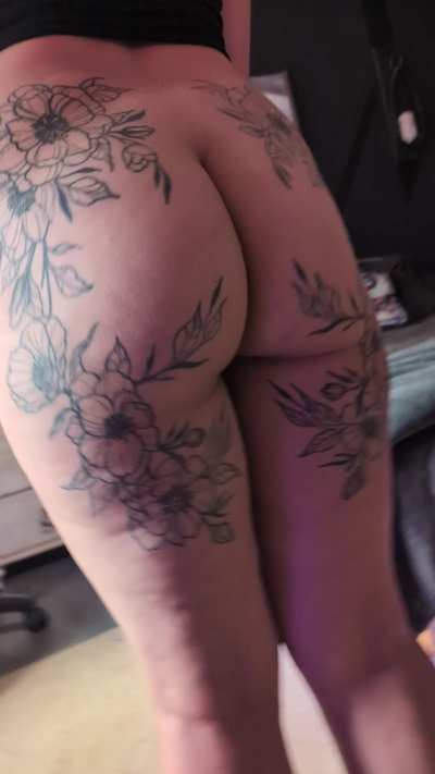 Insert face here 🤤🍑🔥