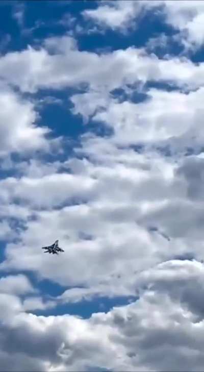 Low level afterburner pass by a Ukrainian Air Force MiG-29 Fulcrum from the 40th Tactical Aviation Brigade “Ghosts of Kyiv” with a full CAP loadout of 2x R-27R/ER and 4x R-73 AAMs
