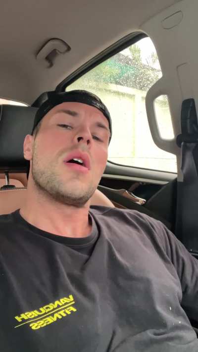 Jerking off on my way to the tattoo artist 💦