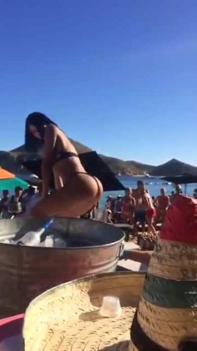 Old Video of Yovanna Workin’ Her Ass at Los Cabos ❤️‍🔥