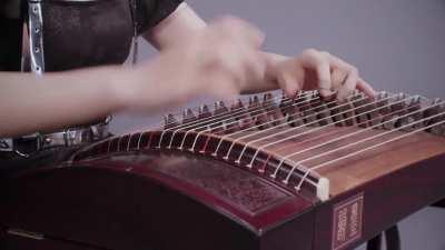 Thunderstruck on a Guzheng played by Moyun