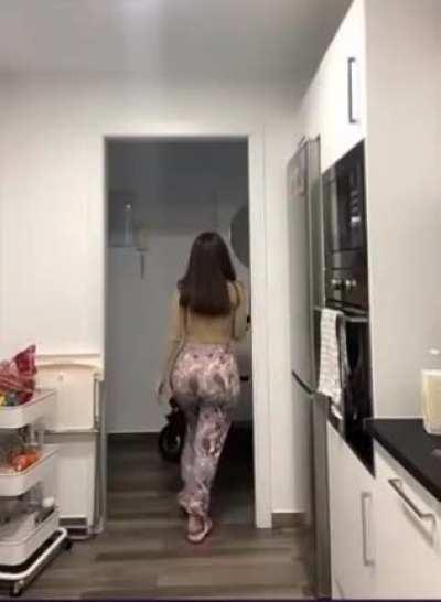 Como le rebota el culo a la perra