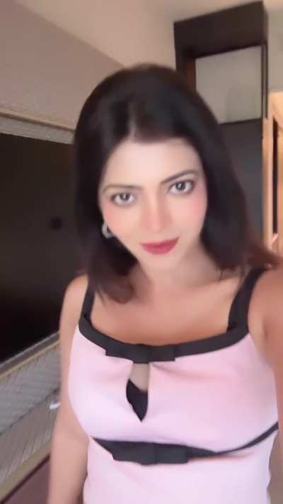 Ruchira Jadhav, what exactly she is trying to show in this reel? 🔥 🥵 🤤