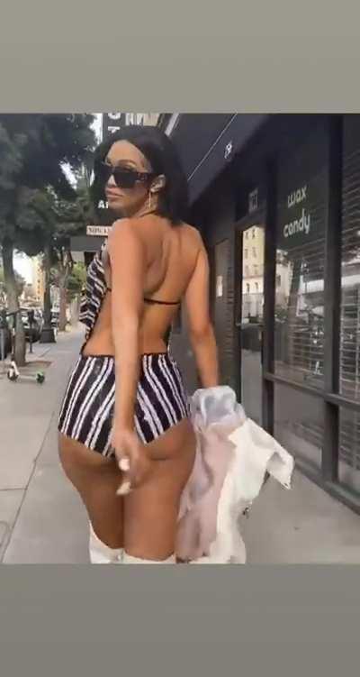 Edwina's Sexy Strut ð®