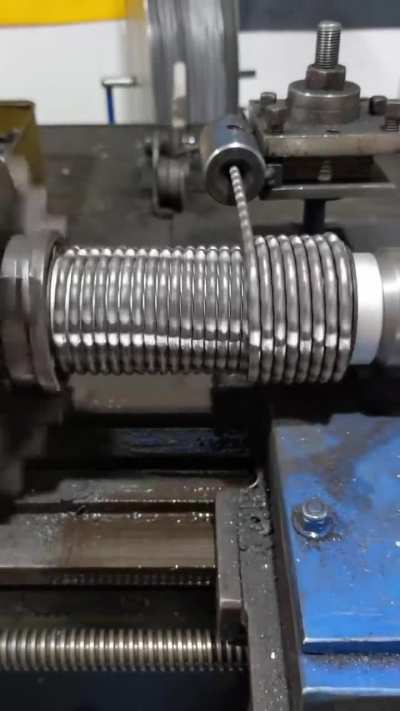 Notched wire fragmentation machine