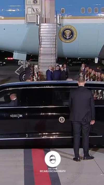 Los abuelos acabando de cobrar su apoyo del Bienestar. 😁