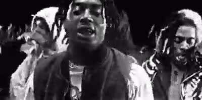 Pretty girl over over carti makes me smile :)