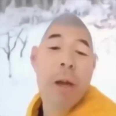 Egg Man Sings Baka Mitai (Xue Hua Piao Piao Bei Feng Xiao Xiao)