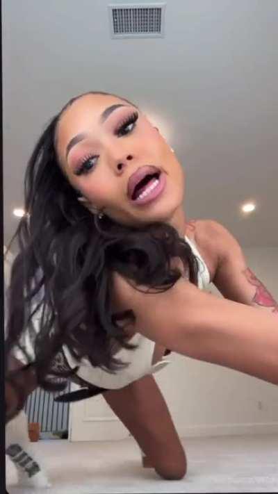 coi really the arch queen 😩😩