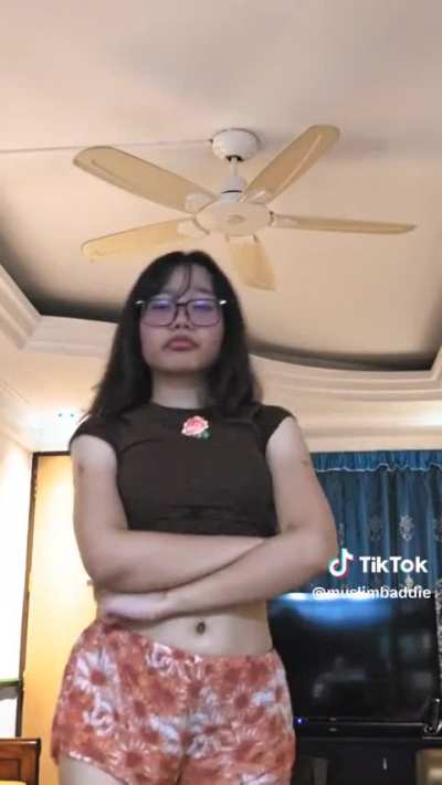 She makes me so stiff😫😩