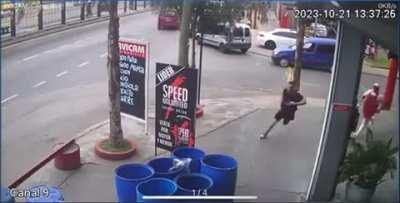 La Matanza: Iba corriendo porque llegaba tarde al trabajo, los empleados de la zona pensaron que era un chorro, lo corrieron y le dieron una paliza