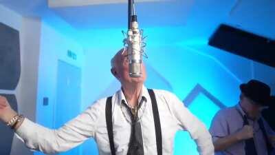 Godddammn old man got barzzs pete and bass