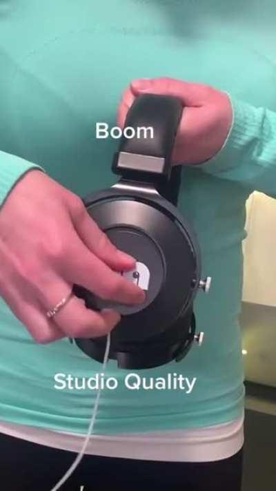 Earbud powered headphones