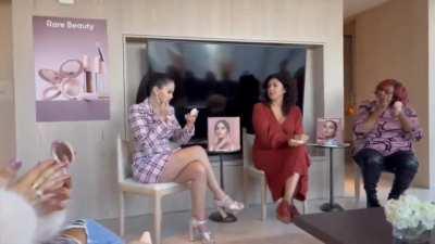 i just can't stop staring at her thick thighs