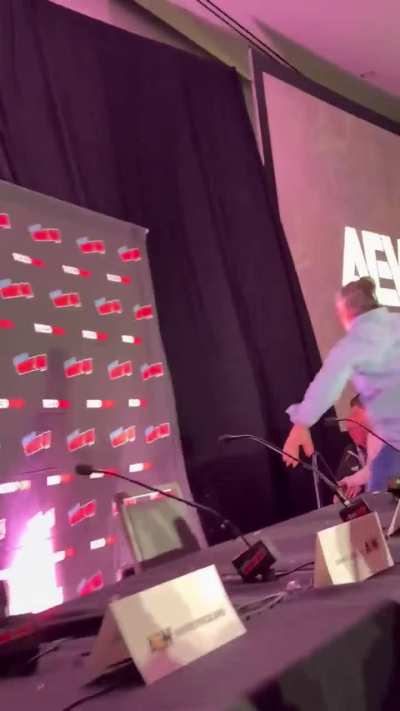 Darby & Mox brawl at comic con