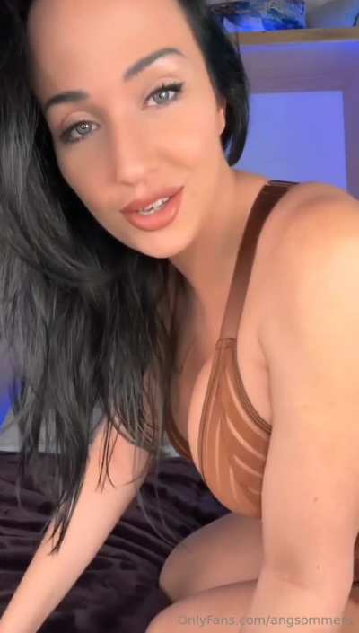 Hot MILF Seduces You With Her Sexy Body 😍