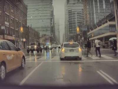 Jeep runs redlight, gets pulled over and t-boned while another car blocks a pedestrian crossway