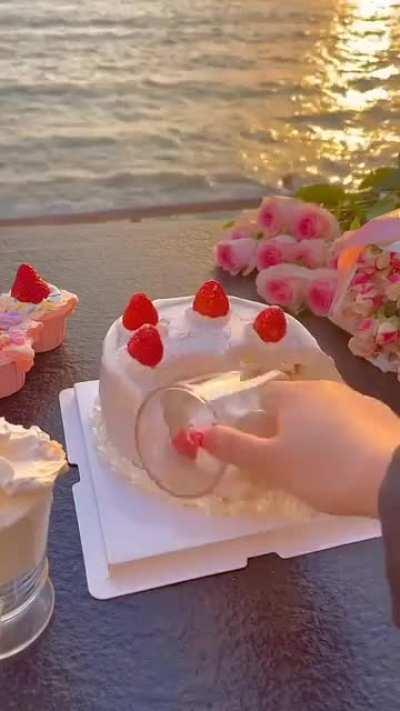 свинья везде торт найдёт