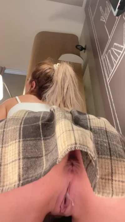 My pussy gets so wet 😳