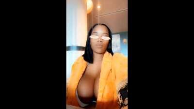 her recent ig story in Miami: get ready for her first IG Live and OF video; wearing bikinis in Jan 2021!!