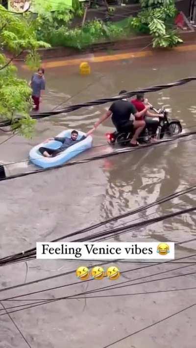 Delhi<<venice