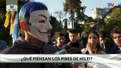 Pibes libertarios se fueron a tomar la choco en el planetario