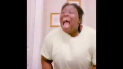 Me as Seraphine trying to ult without mana