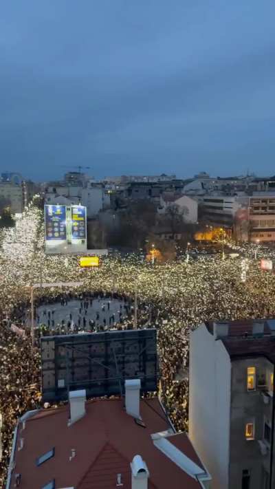 Moja neka procena je da ima jedno 580 - 600 ljudi sta vi kazete?
