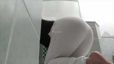 Would you like to be behind my ass while I let these huge ones out? 😏😘