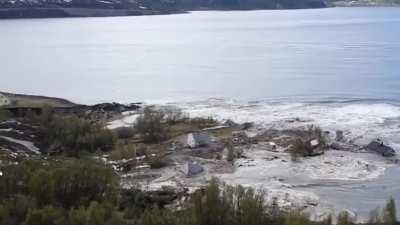 Huge landslide destroys multiple farms and houses