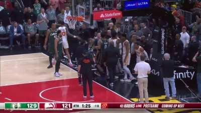 [Highlight] Marcus Smart and Trae Young get into a scuffle that ends with Smart getting ejected