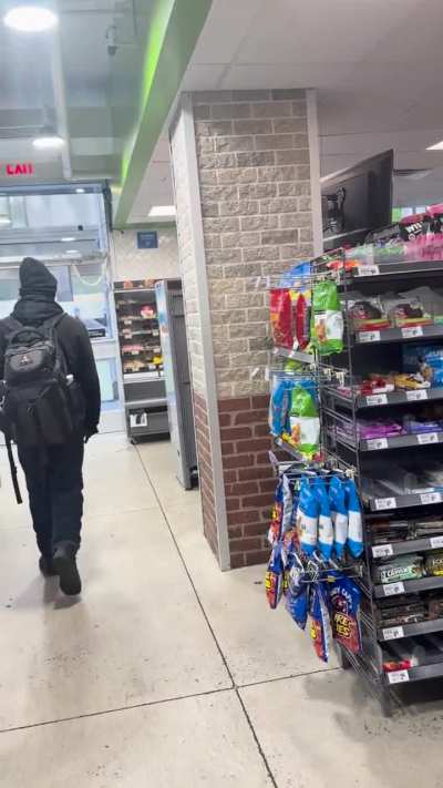 Presidential candidate flips out in 7-eleven. (NYC)