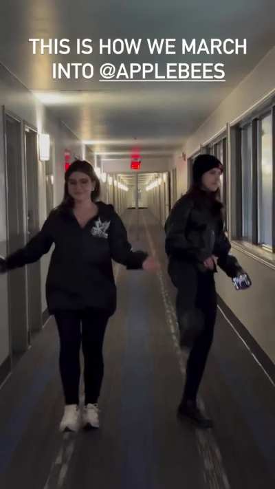 Jéssica di Falchi & Tainá Bergamaschi (Crypta) 