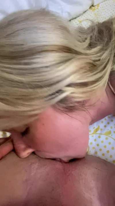 Here’s a closeup of me eating my husbands ass 😋