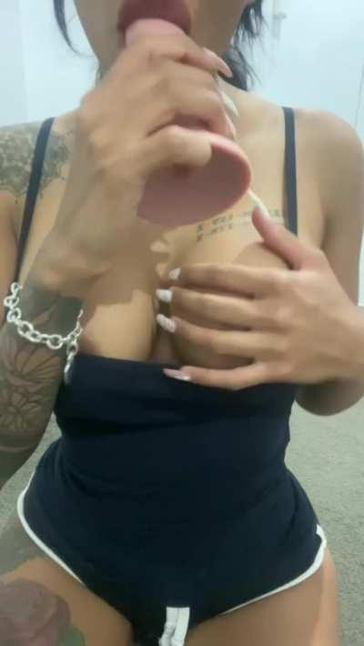 This is how I would blow you 👅💦