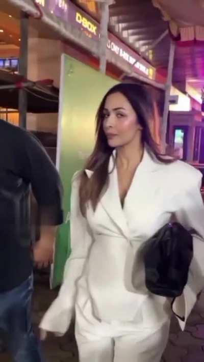 Malaika Arora Stylish Walk 😍❤️
