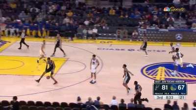 [Highlight] Steph Curry tries to defend Wemby on the fast break jam