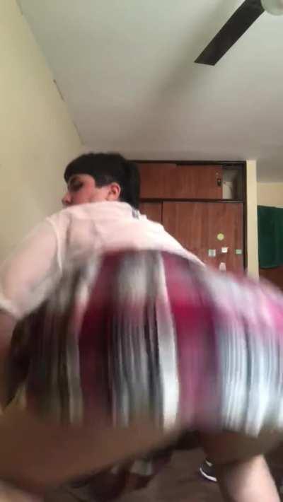 Beautiful short-haired brunette with a big ass😈​🥵