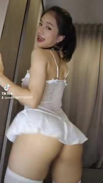 Keep calm and keep shaking ass😇