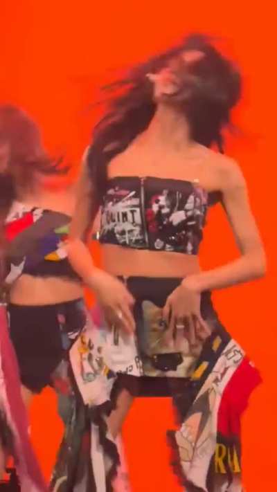 Chaeyoung goes hard 