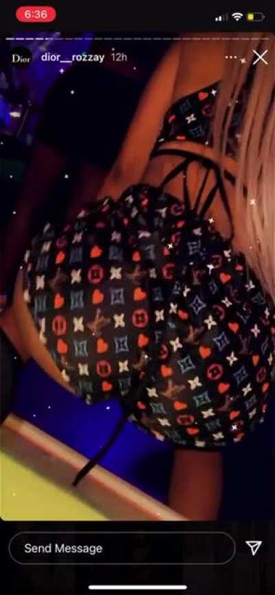 Up in the club 🤑😇