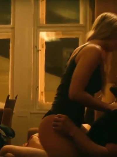 Jennifer Lawrence - Swoon