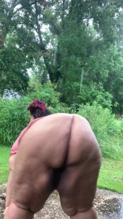 Come play with this fat a$$ in the rain🧚🏽‍♂️