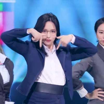 211121 - Stunning Mina (+ Momo and Chaeyoung)