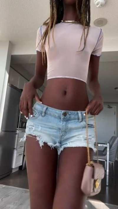 I never wear a bra under my tops. It feels so much more freeing. I love having my brown hard nipples and boobs on display!😋💕