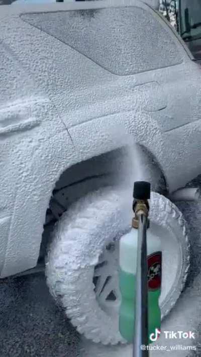 I don’t understand why he’s going on a rant while washing his car 🚗