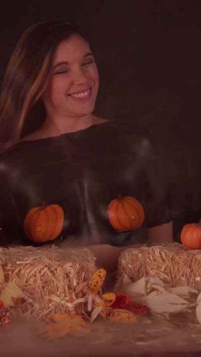 Which 🎃 is better, left or right?